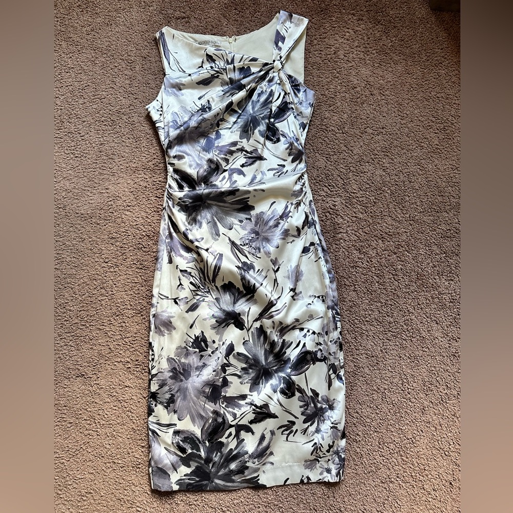 Maggy London size 4 knee length dress